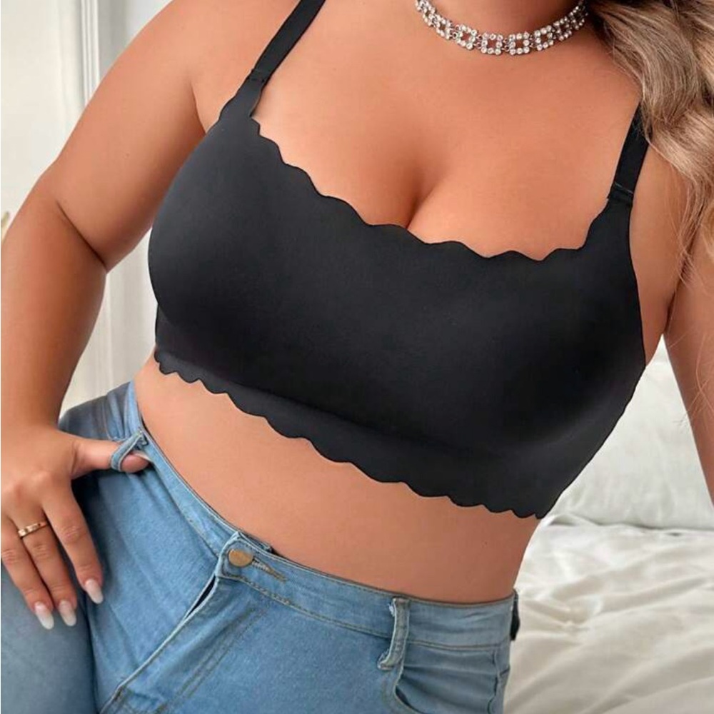 SHEIN PLUS Scallop Trim Bralette